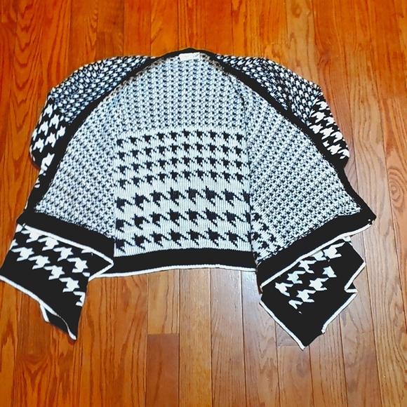 NWOT:  WOMENS CATO HOUNDSTOOTH PRINT SWEATER - Picture 3 of 5